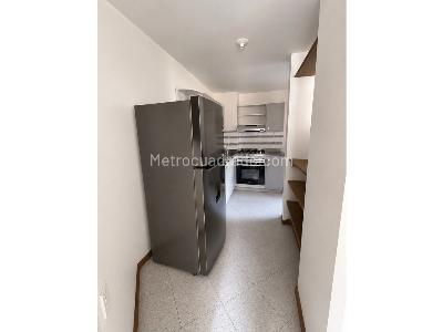 Apartamento de 2 alcobas en venta en Loma De Los Bernal, Medellín, 53 m² · foto 7 de 18