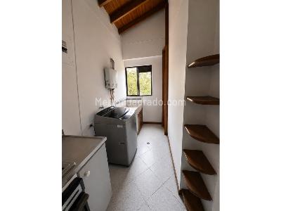 Apartamento de 2 alcobas en venta en Loma De Los Bernal, Medellín, 53 m² · foto 8 de 18