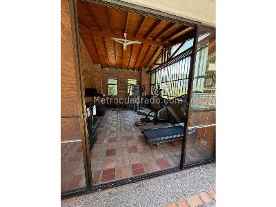 Apartamento de 2 alcobas en venta en Loma De Los Bernal, Medellín, 53 m² · foto 16 de 18