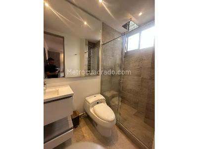 Apartamento de 3 alcobas en venta en Loma De Las Brujas, Medellín, 172 m² · foto 9 de 20