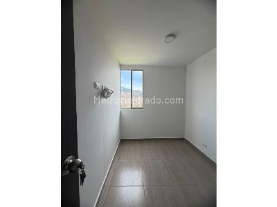 Apartamento de 3 alcobas en venta en Cabañas, Bello, 53 m² · foto 12 de 20