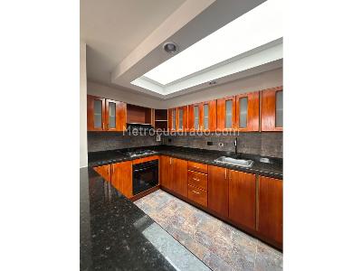 Apartamento de 4 alcobas en venta en Laureles Estadio, Medellín, 240 m² · foto 9 de 20