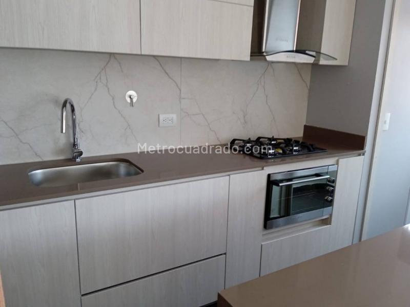 Apartamento de 3 Alcobas con Terraza en Conquistadores