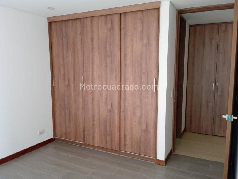 Apartamento de 3 Alcobas con Terraza en Conquistadores - 2