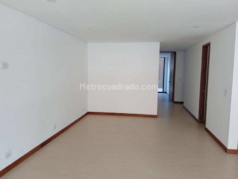 Apartamento de 3 Alcobas con Terraza en Conquistadores - 3