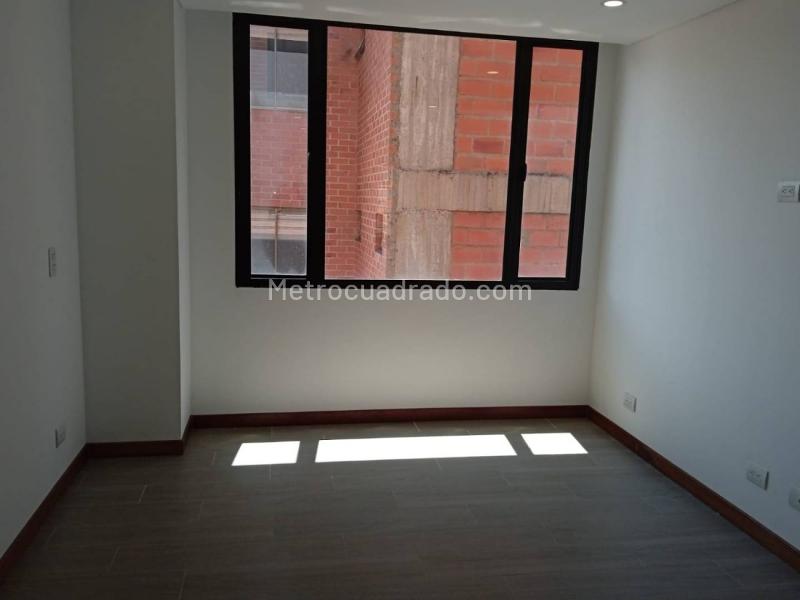 Apartamento de 3 Alcobas con Terraza en Conquistadores - 4
