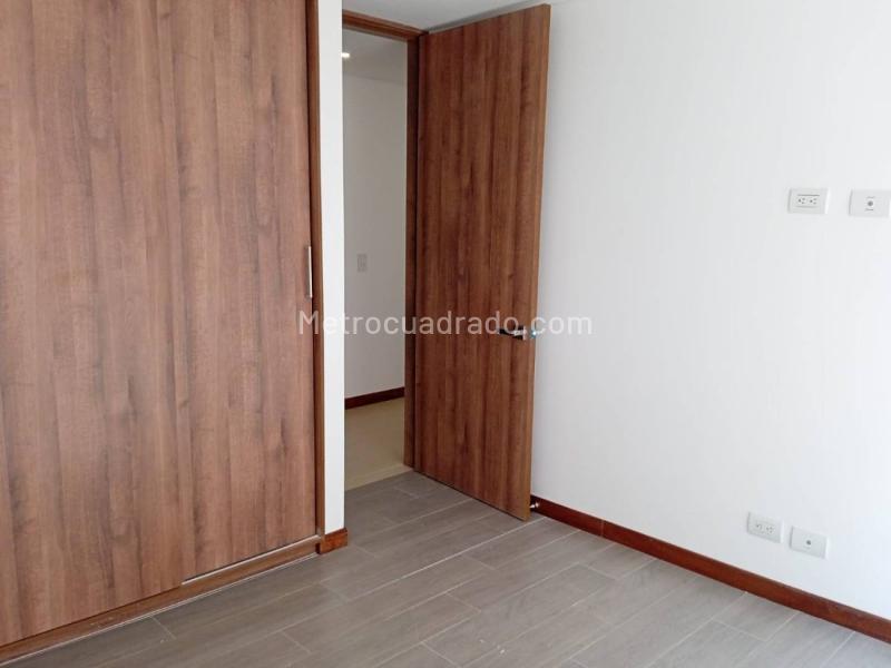Apartamento de 3 Alcobas con Terraza en Conquistadores - 5