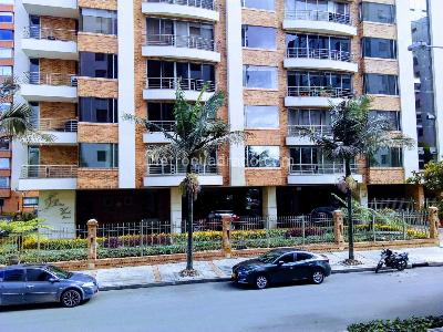 Apartamento de 4 alcobas en venta en Santa Barbara Central, Bogotá, 500 m² · foto 2 de 13