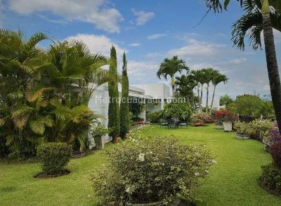Casa de 3 alcobas en venta en Ciudad Jardin, Cali, 1293 m² · foto 2 de 14