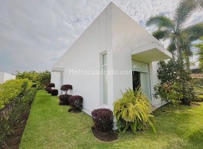 Casa de 3 alcobas en venta en Ciudad Jardin, Cali, 1293 m² · foto 3 de 14