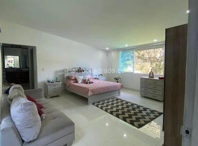 Casa de 5 alcobas en venta en Ciudad Jardin, Cali, 1900 m² · foto 13 de 20