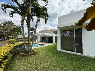 Casa de 5 alcobas en venta en Altos De Ciudad Jardin, Cali, 1088 m² · foto 9 de 19