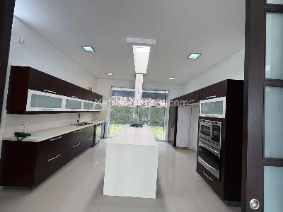 Casa de 5 alcobas en venta en Altos De Ciudad Jardin, Cali, 1088 m² · foto 16 de 19
