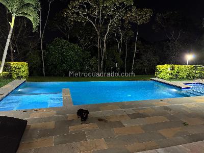 Casa de 5 alcobas en venta en Altos De Ciudad Jardin, Cali, 1088 m² · foto 2 de 19