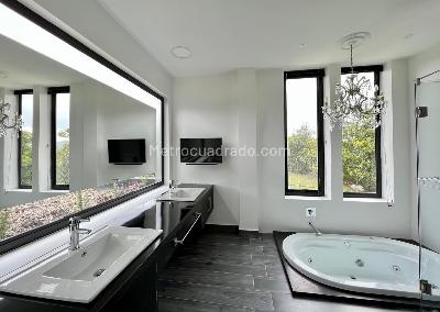 Casa de 4 alcobas en venta en La Calera, 389 m² · foto 13 de 20