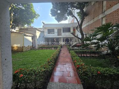 Casa de 5 alcobas en venta en Ciudad Jardin, Cali, 480 m² · foto 2 de 20