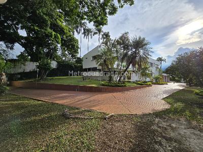 Casa de 5 alcobas en venta en Ciudad Jardin, Cali, 700 m² · foto 2 de 20