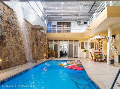 Casa de 5 alcobas en venta en Prados Del Norte, Cali, 580 m² · foto 2 de 20