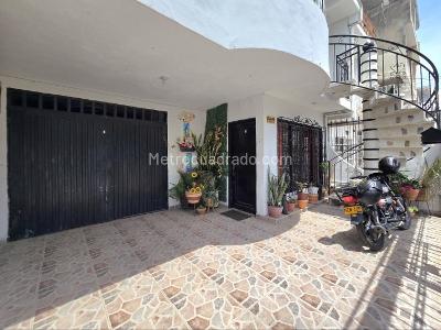 Casa de 5 alcobas en venta en Salomia, Cali, 270 m² · foto 3 de 20