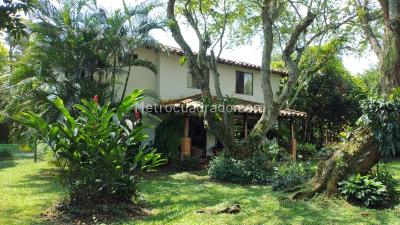 Casa de 5 alcobas en venta en Parcelaciones Pance, Cali, 226 m² · foto 2 de 19