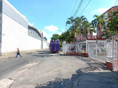 Apartamento de 3 alcobas en venta en Palmeras Piso 4 Costado Exito Sin Ascensor, Ibagué, 62 m² · foto 2 de 20