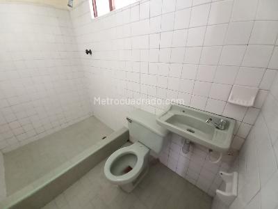 Casa de 3 alcobas en arriendo en El Salado, Ibagué, 253 m² · foto 19 de 20