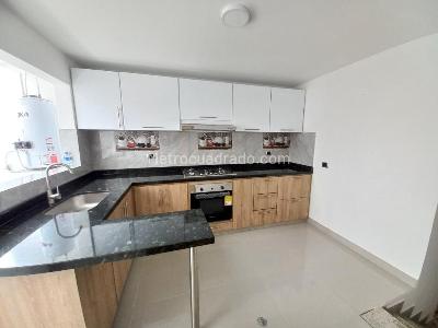 Casa de 5 alcobas en venta en Santa Helena, Ibagué, 197 m² · foto 7 de 20