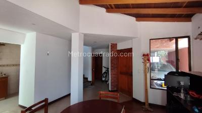 Casa de 4 alcobas en venta en Casa Chia Cundimarca, Chía, 305 m² · foto 7 de 17