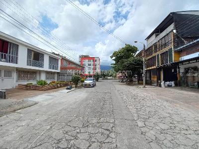 Casa de 5 alcobas en venta en Castellana, Ibagué, 292 m² · foto 3 de 12
