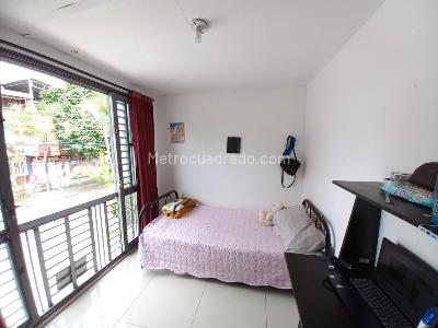 Casa de 5 alcobas en venta en Castellana, Ibagué, 292 m² · foto 5 de 12