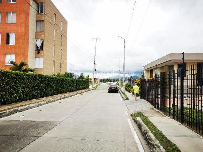 Apartamento de 3 alcobas en venta en C R Arboleda Del Campestre Totumo Piso 5 Sin Ascen, Ibagué, 65 m² · foto 2 de 20