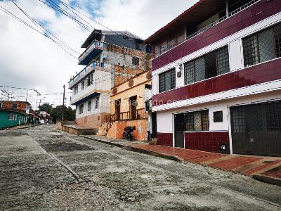Casa de 5 alcobas en venta en La Francia, Ibagué, 381 m² · foto 2 de 14