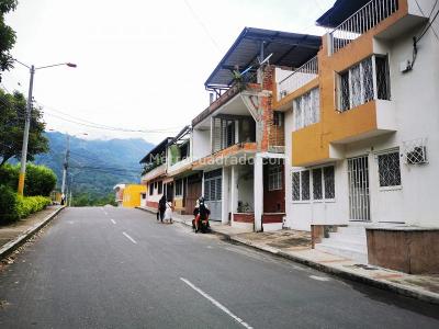 Casa de 5 alcobas en venta en Naciones Unidas, Ibagué, 307 m² · foto 2 de 20