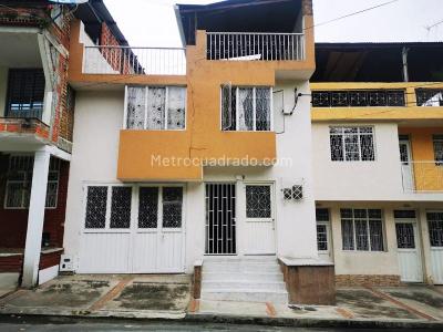 Casa de 5 alcobas en venta en Naciones Unidas, Ibagué, 307 m² · foto 3 de 20