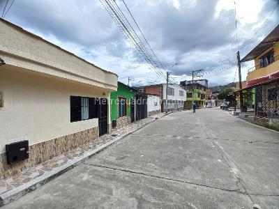 Casa de 2 alcobas en venta en Ciruelos, Ibagué, 60 m² · foto 2 de 16