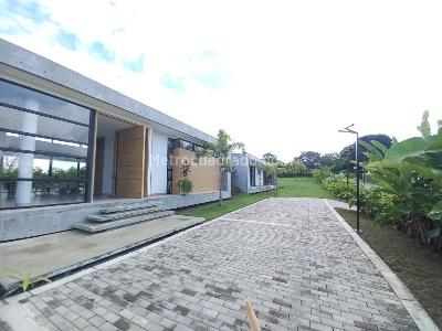Casa de 5 alcobas en venta en Parcelacion Agroturistica Las Victorias, Ibagué, 1590 m² · foto 2 de 20