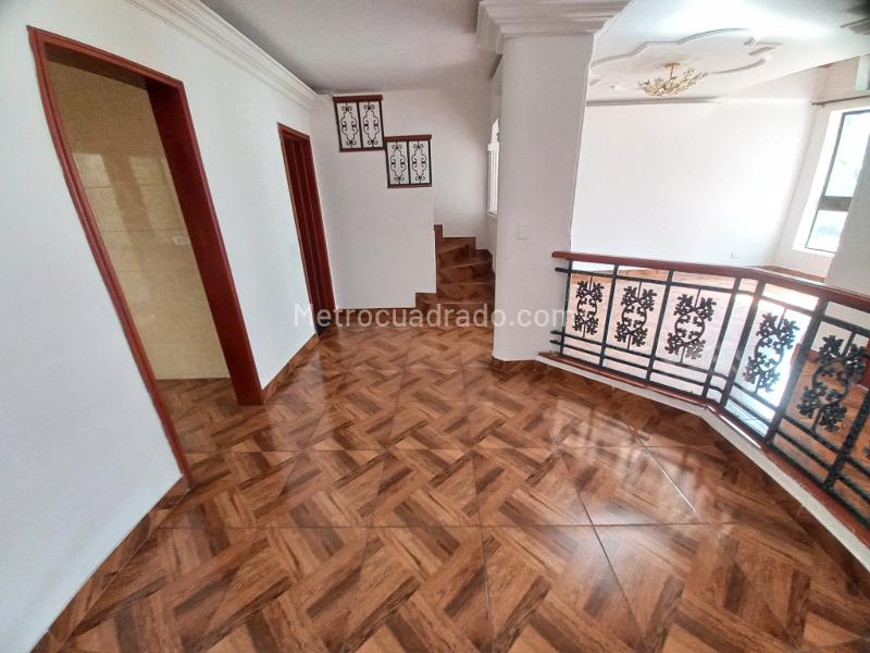 Casa en Venta, C r Las Terrazas Urb Ricon De Piedrapintada, Ibagué - Mehr
