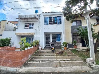 Casa de 2 alcobas en venta en Cuidadela Comfenalco Etapa I, Ibagué, 99 m² · foto 2 de 18