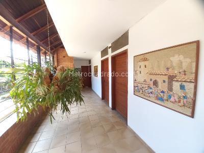 Casa de 4 alcobas en venta en San Francisco, Ibagué, 255 m² · foto 4 de 20