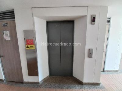 Apartamento de 3 alcobas en venta en C R Bosque De San Angel Piso 12, Ibagué, 76 m² · foto 6 de 20