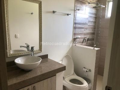 Casa de 5 alcobas en venta en Lagos Del Peñon, Girardot, 340 m² · foto 9 de 20