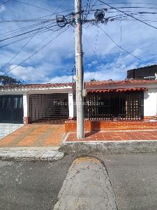 Casa de 3 alcobas en venta en Irazu, Ibagué, 125 m² · foto 2 de 20