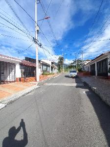 Casa de 3 alcobas en venta en Irazu, Ibagué, 125 m² · foto 3 de 20
