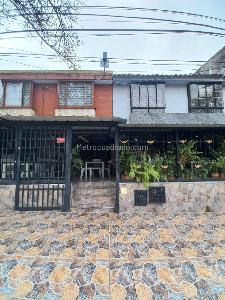 Casa de 5 alcobas en venta en La Castellana Dos Casas En Una Comerciales, Ibagué, 280 m² · foto 2 de 20