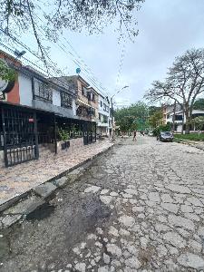 Casa de 5 alcobas en venta en La Castellana Dos Casas En Una Comerciales, Ibagué, 280 m² · foto 3 de 20