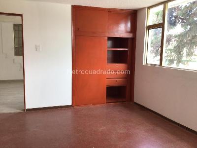 Casa de 5 alcobas en venta en Alamos Parque Los Angeles, Bogotá, 288 m² · foto 3 de 8