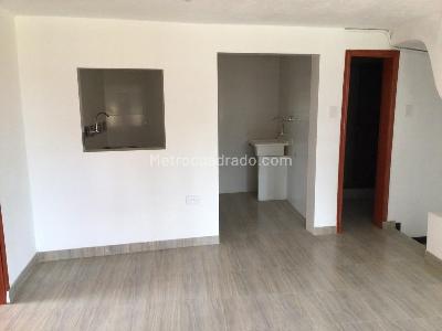 Casa de 5 alcobas en venta en Alamos Parque Los Angeles, Bogotá, 288 m² · foto 5 de 8