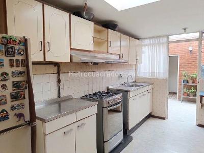 Casa de 5 alcobas en venta en La Esmeralda, Bogotá, 240 m² · foto 5 de 15