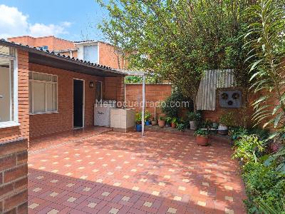 Casa de 5 alcobas en venta en La Esmeralda, Bogotá, 240 m² · foto 7 de 15