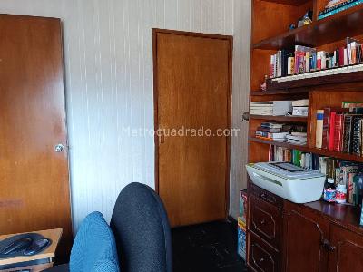 Casa de 5 alcobas en venta en La Esmeralda, Bogotá, 240 m² · foto 14 de 15
